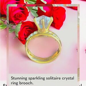 Pin/Brooch Stunning sparkling solitaire crystal ring brooch.